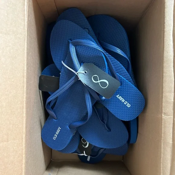A Box of flip flops - Picture 1 of 4